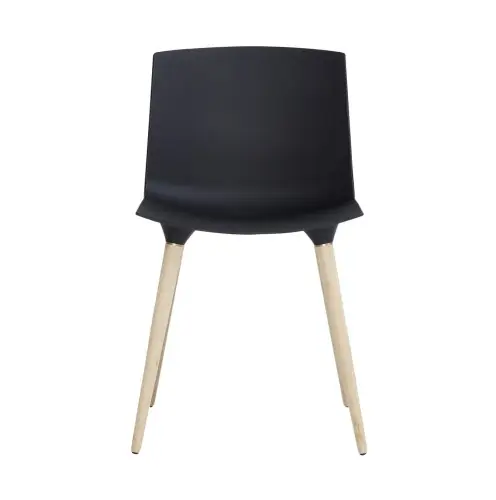 Oferta limitowana Designerskie krzesło na drewnianych nogach Tac czarne bielone Andersen Furniture